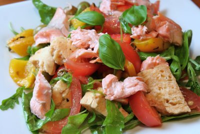 Panzanella s lososom