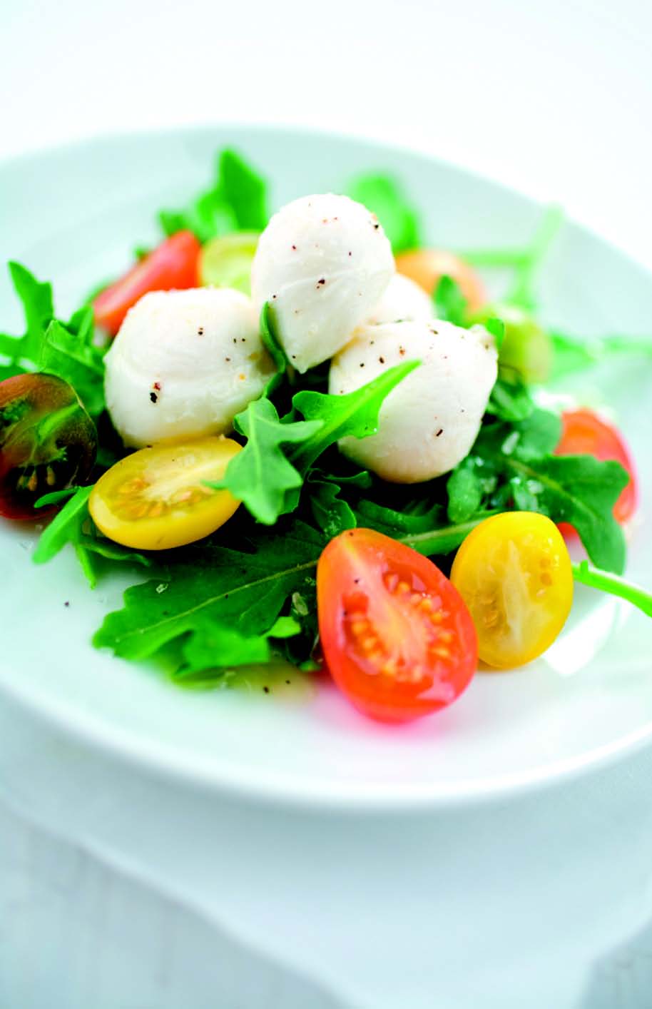 Rukola s mozzarellom u sosu od aceto balsamica