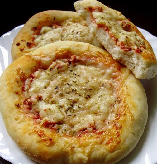 Mini pizza s daškom mediterana