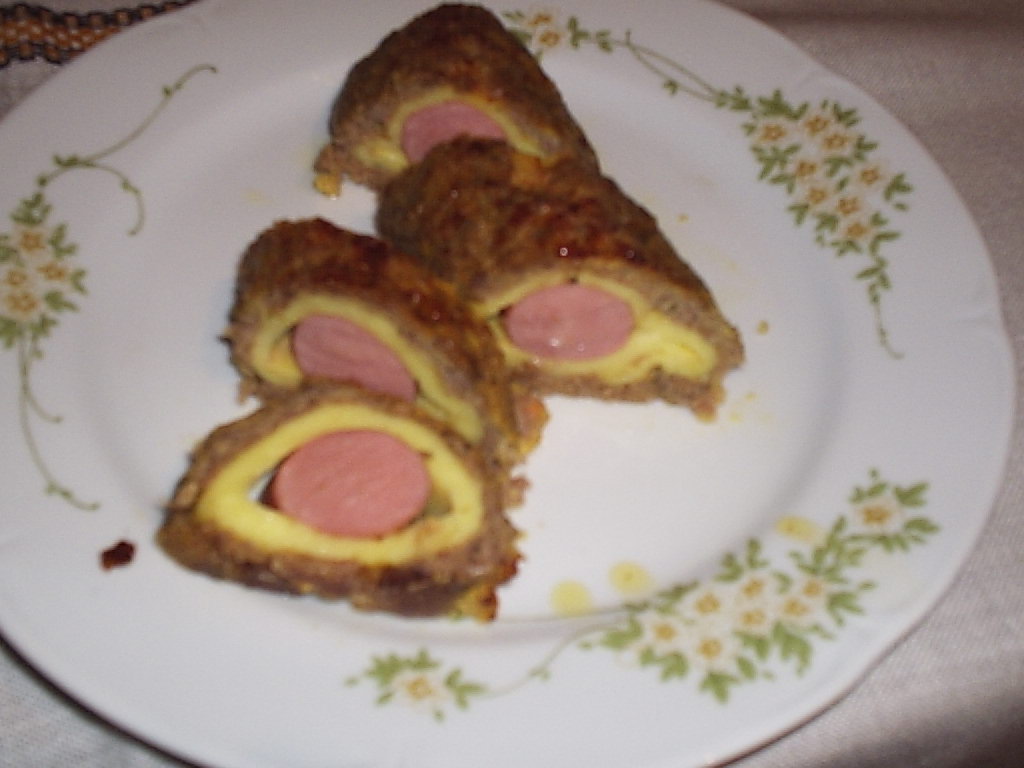 Rolada od mljevenog mesa s hrenovkama