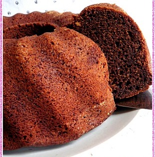 Čokoladni kuglof s lješnicima