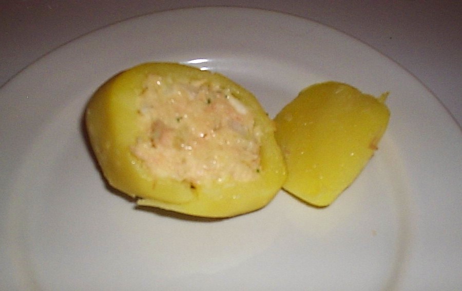 Krompir punjen tunjevinom