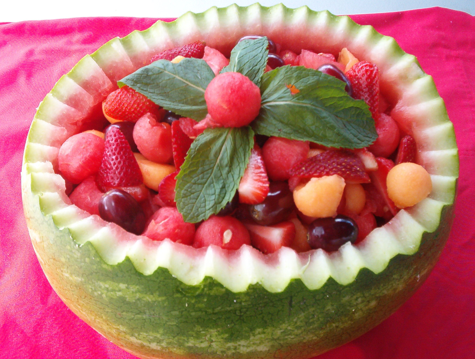 Voćna salata u lubenici
