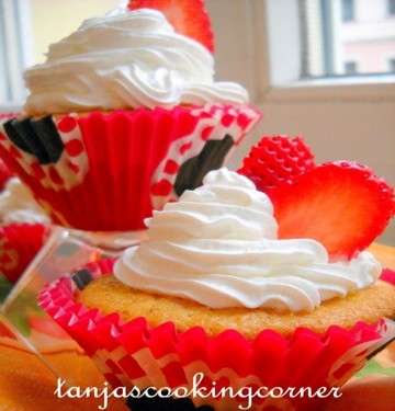 Muffini s jogurtom i jagodama