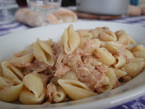 Pasta sa tunjevinom