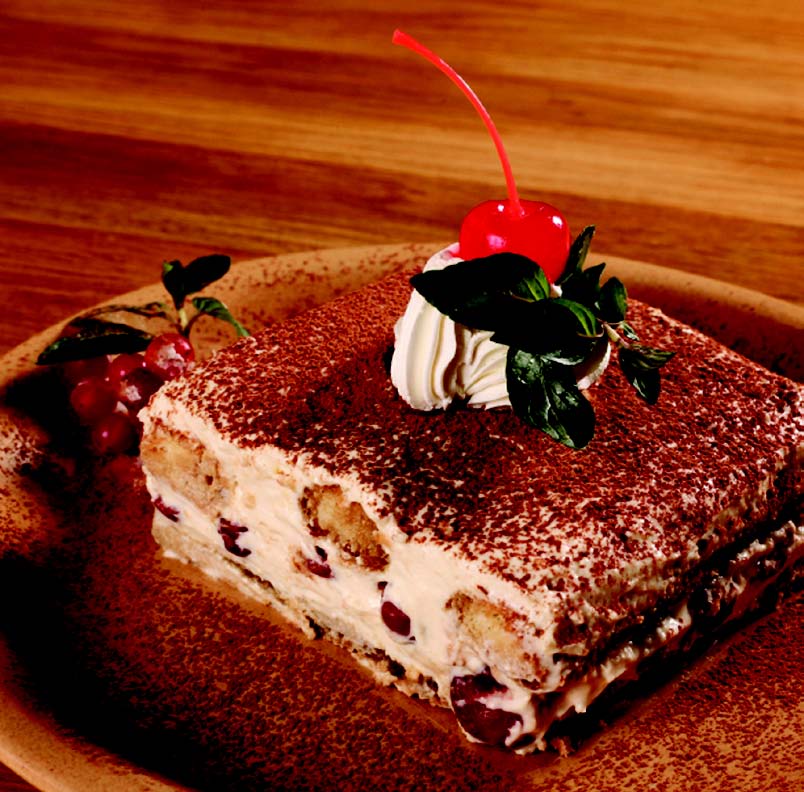 Tiramisu sa višnjama i prženim lješnjacima