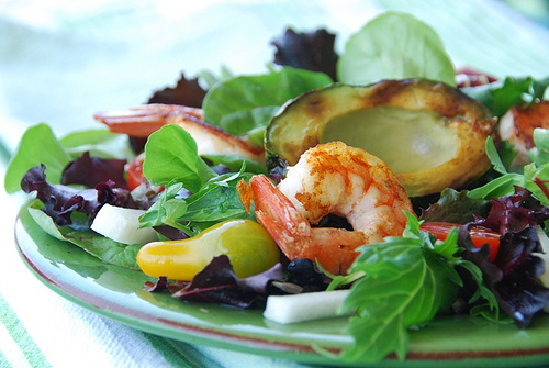 Salata od škampi i avokada