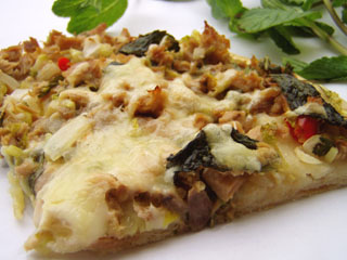 Tuna pizza