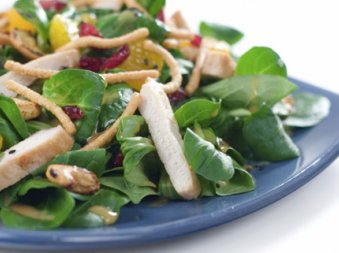 Salata s piletinom i pestom