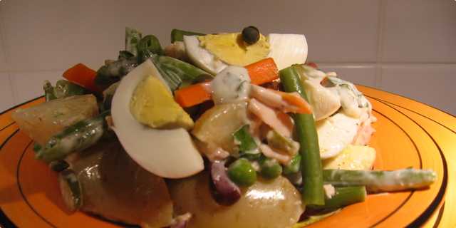 Salata sa mladim graškom i tunjevinom