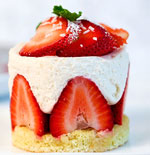 Torta s jogurtom i jagodama