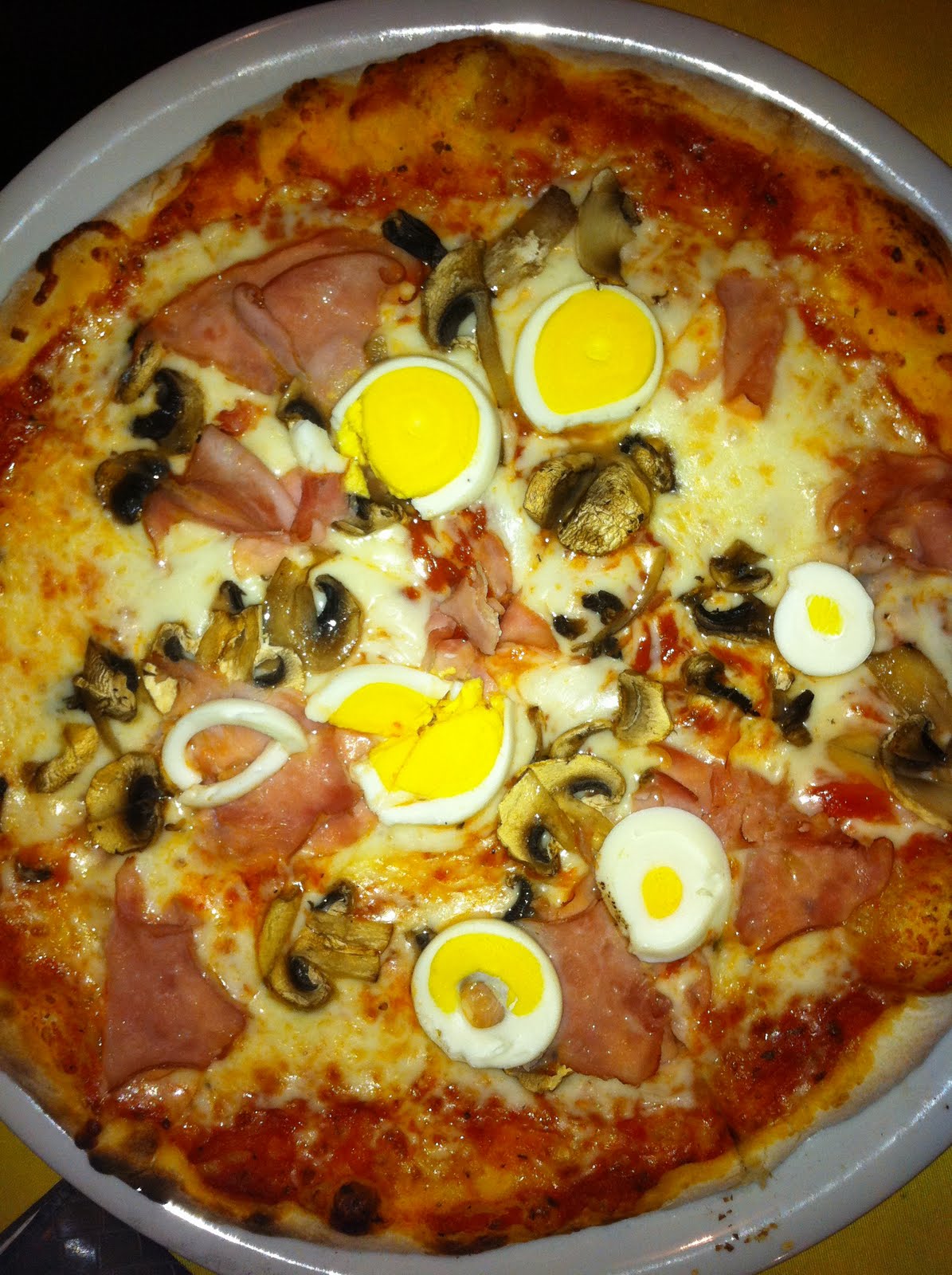 Pizza sa šampinjonima i jajima