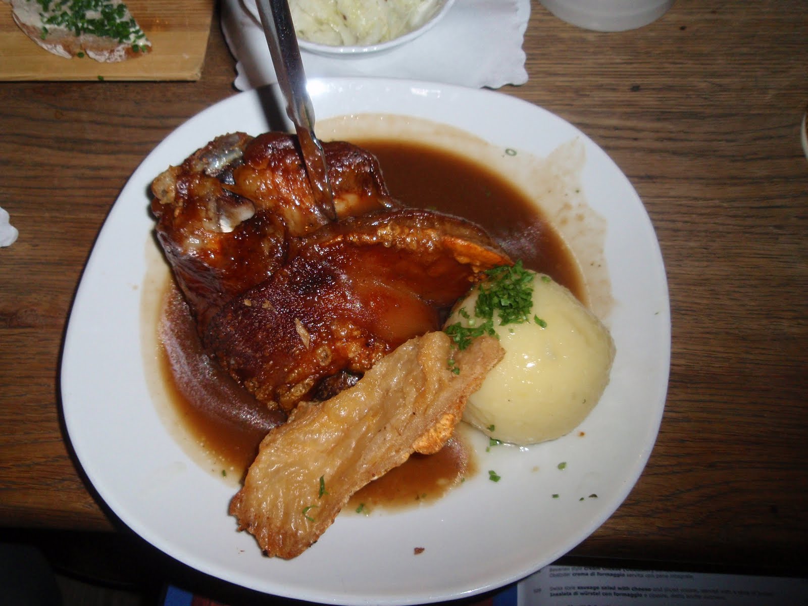 Juneća koljenica u umaku od piva