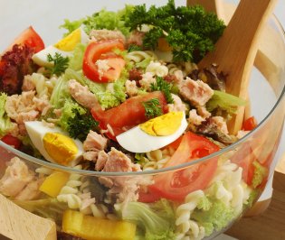 Salata s tunjevinom