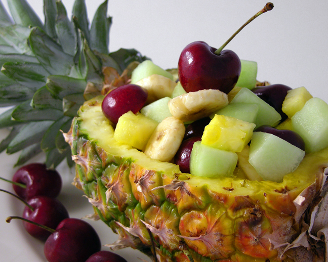 Voćna salata u ananasu