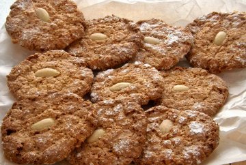 Bademovi biskvit keksi