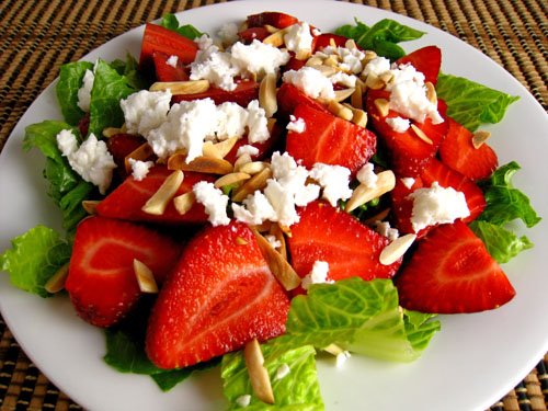 Salata od jagoda i feta sira